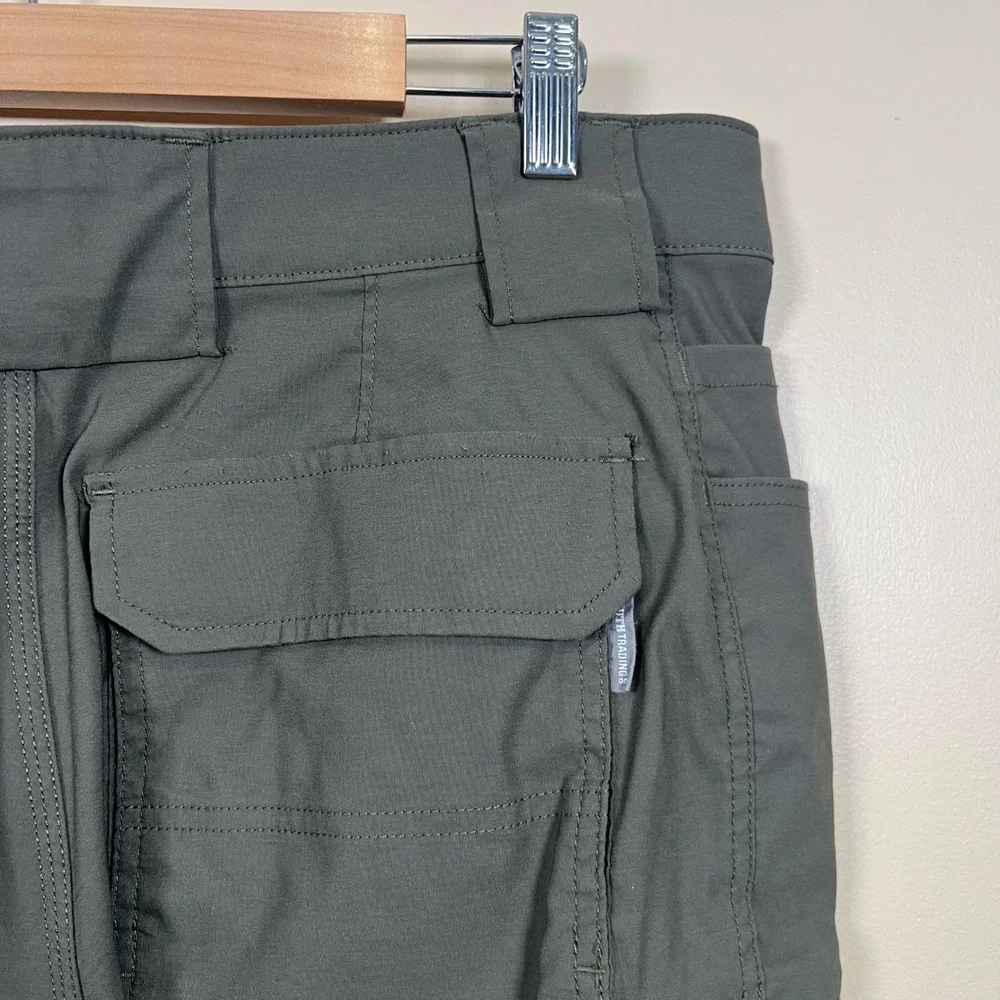 Duluth Trading Co Dry On The Fly Shorts Mens 36 Green Relaxed Fit Cargo Tactical